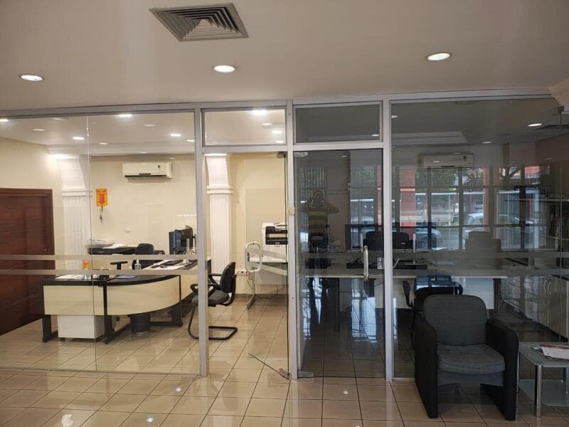 Foto 3 de 10: Comercial em leilão em Londrina - PR, bairro Centro — LOTE 004 Edifício Comercial