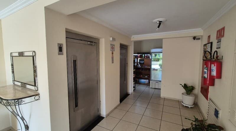 Foto 3 de 7: Apartamento em leilão em São Paulo - SP, bairro Sabará — Apto. 02 Dorms., 01 Vaga, 56 m2, Academia, Piscina, Sala de Jogos , Mercadinho.
