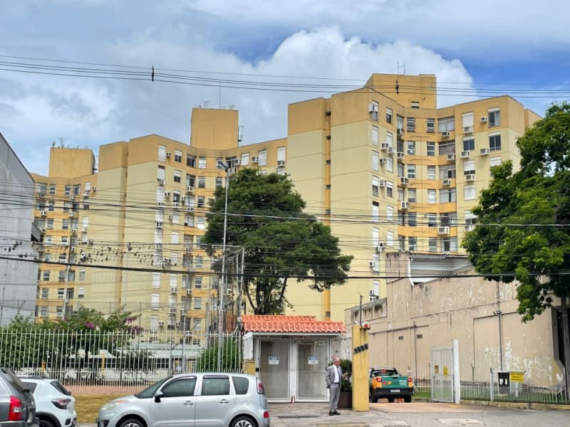 Apartamento em leilão em Porto Alegre - RS — LOTE 001 APARTAMENTO NO BAIRRO TRISTEZA