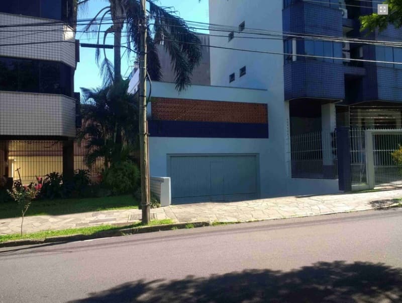 Foto 1 de 3: Comercial em leilão em Porto Alegre - RS — LOTE 001 BOXES NO BAIRRO JARDIM ITÚ