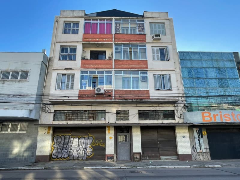 Foto 1 de 4: Apartamento em leilão em Porto Alegre - RS — LOTE 001 APARTAMENTO NO BAIRRO FLORESTA