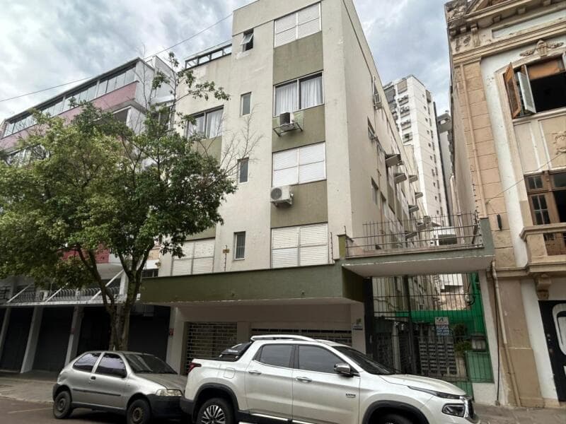 Apartamento em leilão em Porto Alegre - RS, bairro Floresta — LOTE 001 APARTAMENTO NO BAIRRO FLORESTA