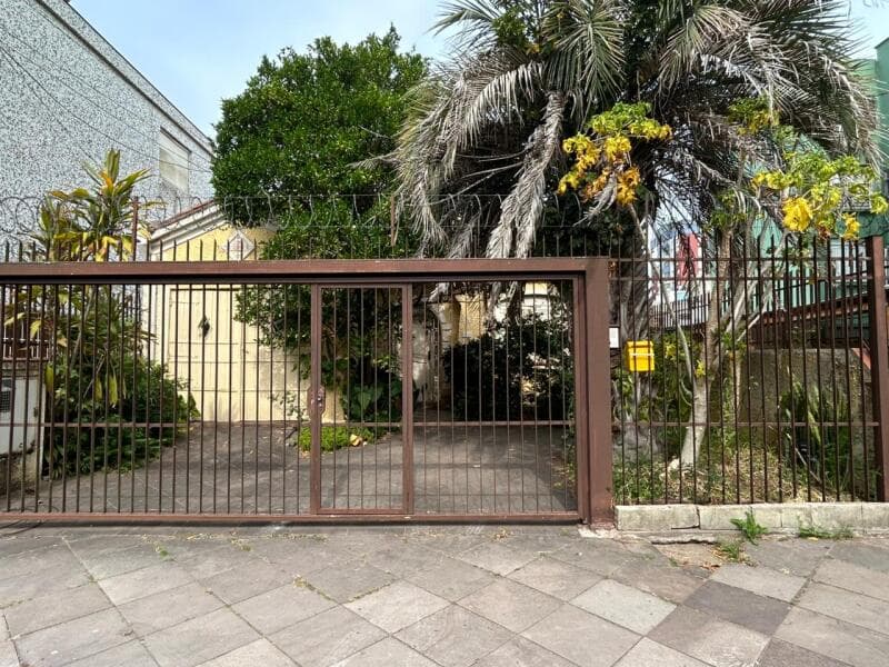 Foto 1 de 10: Casa em leilão em Porto Alegre - RS, bairro São João — LOTE 001 CASA NO BAIRRO SÃO JOÃO