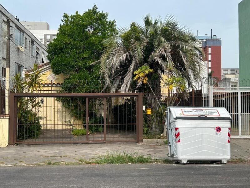 Foto 2 de 10: Casa em leilão em Porto Alegre - RS, bairro São João — LOTE 001 CASA NO BAIRRO SÃO JOÃO