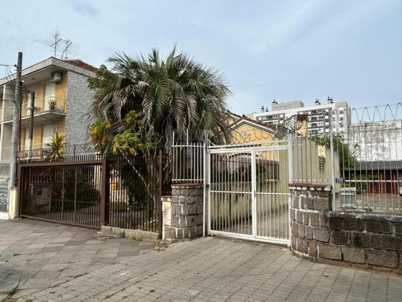 Foto 3 de 10: Casa em leilão em Porto Alegre - RS, bairro São João — LOTE 001 CASA NO BAIRRO SÃO JOÃO