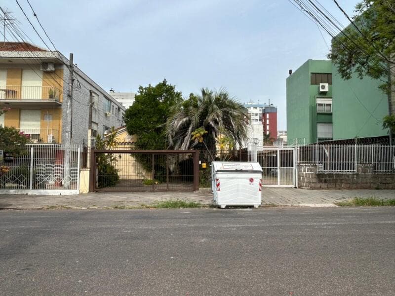Foto 8 de 10: Casa em leilão em Porto Alegre - RS, bairro São João — LOTE 001 CASA NO BAIRRO SÃO JOÃO