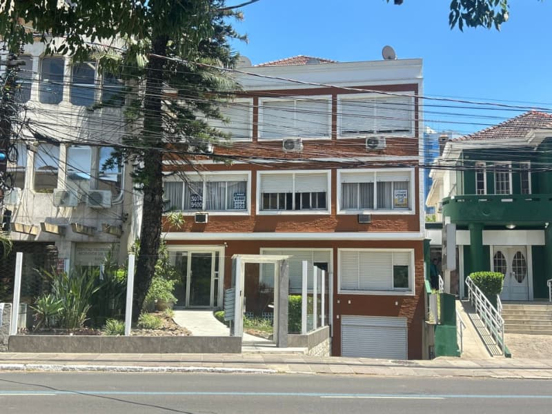 Foto 1 de 7: Apartamento em leilão em Porto Alegre - RS, bairro Moinhos de Vento — LOTE 001 APARTAMENTO DUPLEX (DESOCUPADO) COM VAGA DE ESTACIONAMENTO NO BAIRRO MOINHOS DE VENTO