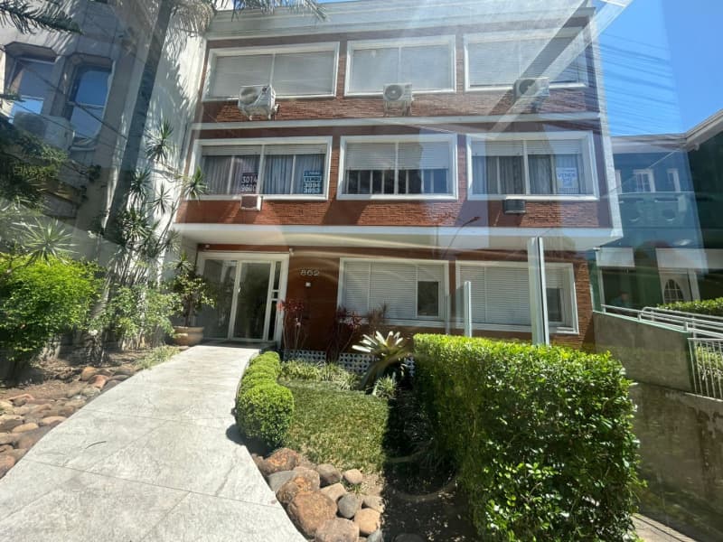 Foto 5 de 7: Apartamento em leilão em Porto Alegre - RS, bairro Moinhos de Vento — LOTE 001 APARTAMENTO DUPLEX (DESOCUPADO) COM VAGA DE ESTACIONAMENTO NO BAIRRO MOINHOS DE VENTO