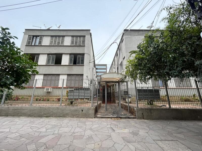 Foto 1 de 8: Apartamento em leilão em Porto Alegre - RS, bairro Azenha — LOTE 001 APARTAMENTO (DESOCUPADO) NO BAIRRO AZENHA
