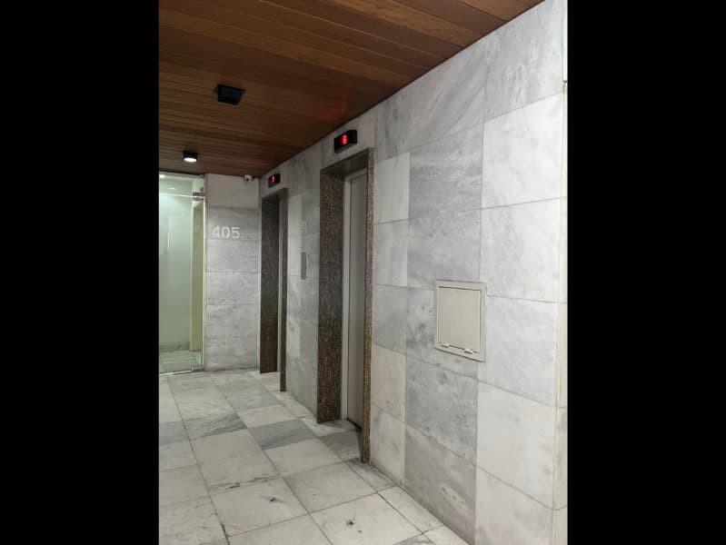 Foto 3 de 10: Comercial em leilão em Porto Alegre - RS, bairro Floresta — LOTE 001 SALA NA RUA DOUTOR TIMÓTEO NO BAIRRO FLORESTA