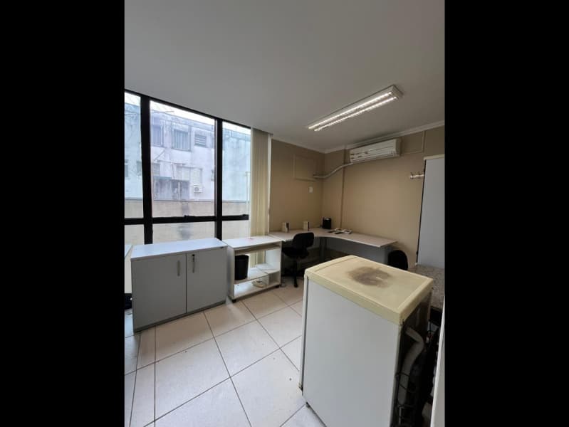 Foto 5 de 10: Comercial em leilão em Porto Alegre - RS, bairro Floresta — LOTE 001 SALA NA RUA DOUTOR TIMÓTEO NO BAIRRO FLORESTA