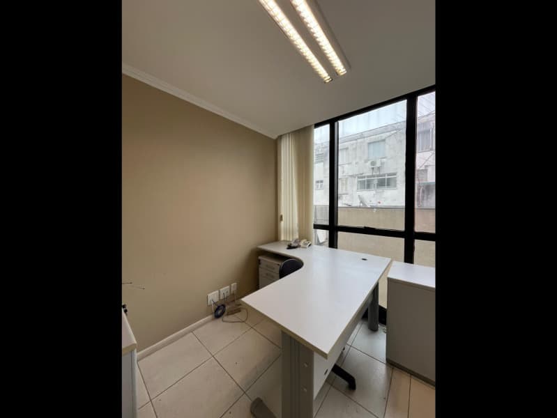 Foto 8 de 10: Comercial em leilão em Porto Alegre - RS, bairro Floresta — LOTE 001 SALA NA RUA DOUTOR TIMÓTEO NO BAIRRO FLORESTA