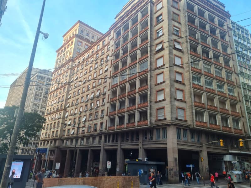Comercial em leilão em Porto Alegre - RS, bairro Centro — LOTE 001 CONJUNTO NO BAIRRO CENTRO
