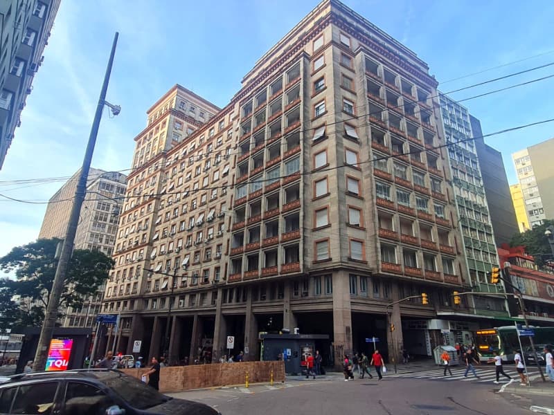 Foto 2 de 4: Comercial em leilão em Porto Alegre - RS, bairro Centro — LOTE 001 CONJUNTO NO BAIRRO CENTRO