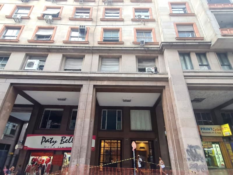 Foto 4 de 4: Comercial em leilão em Porto Alegre - RS, bairro Centro — LOTE 001 CONJUNTO NO BAIRRO CENTRO