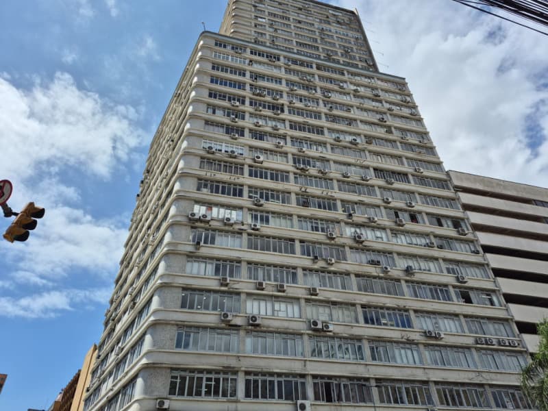 Foto 2 de 6: Comercial em leilão em Porto Alegre - RS, bairro Centro — LOTE 001 CONJUNTO NO BAIRRO CENTRO NO EDIFÍCIO COLISEU