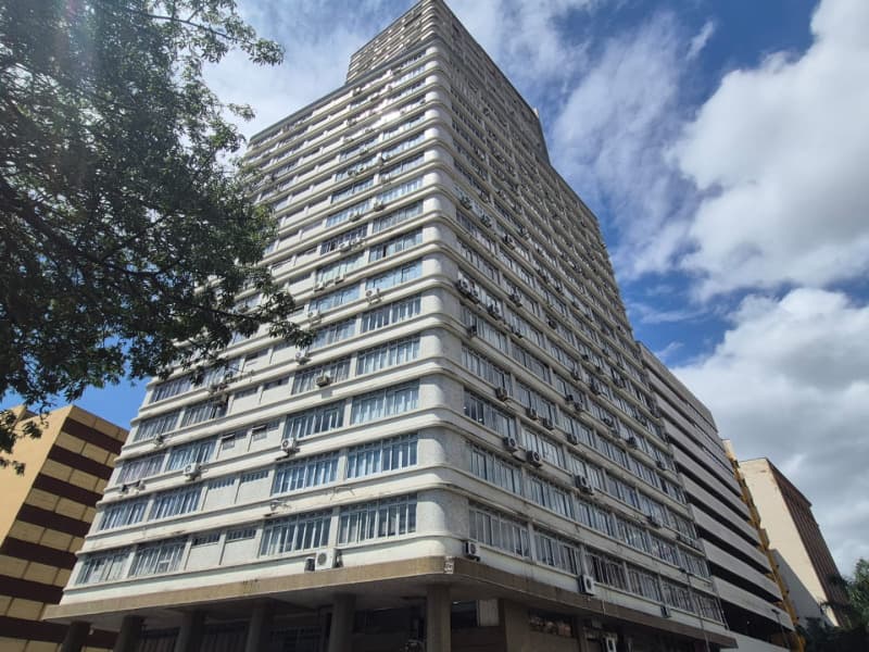 Foto 6 de 6: Comercial em leilão em Porto Alegre - RS, bairro Centro — LOTE 001 CONJUNTO NO BAIRRO CENTRO NO EDIFÍCIO COLISEU