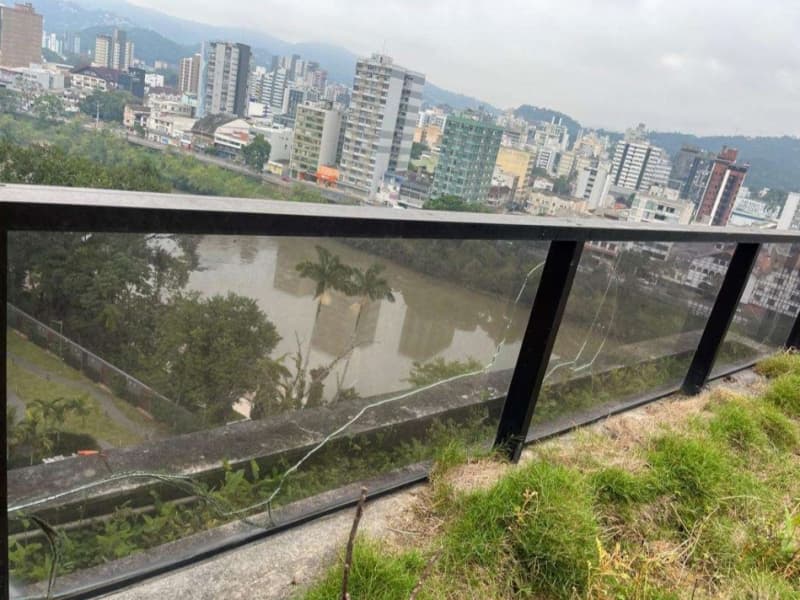 Foto 15 de 16: Apartamento em leilão em Blumenau - SC, bairro Ponta Aguda — LOTE 001 APARTAMENTO DUPLEX COBERTURA (DESOCUPADO) COM 514,69m2 E 4 VAGAS DE GARAGEM NO BAIRRO PONTA