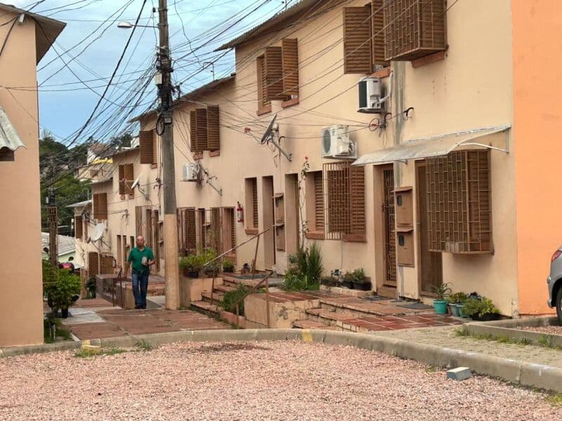 Foto 2 de 2: Casa em leilão em Porto Alegre - RS, bairro São José — LOTE 001 CASA EM CONDOMÍNIO NO BAIRRO SÃO JOSÉ