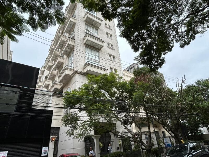 Foto 1 de 7: Apartamento em leilão em Porto Alegre - RS, bairro Moinhos de Vento — LOTE 001 APARTAMENTO DUPLEX COM 02 BOXES NO BAIRRO MOINHOS DE VENTO