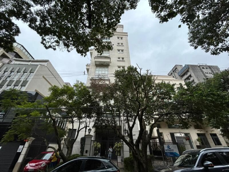 Foto 3 de 7: Apartamento em leilão em Porto Alegre - RS, bairro Moinhos de Vento — LOTE 001 APARTAMENTO DUPLEX COM 02 BOXES NO BAIRRO MOINHOS DE VENTO