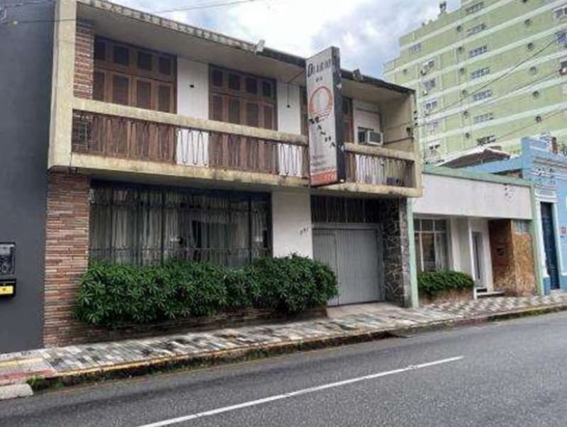 Foto 2 de 7: Terreno em leilão em Pelotas - RS, bairro Centro — LOTE 001 PRÉDIO DE ALVENARIA NO CENTRO DE PELOTAS/RS - JUSTIÇA DO TRABALHO