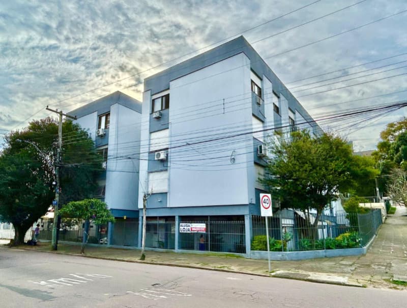 Foto 1 de 6: Apartamento em leilão em Porto Alegre - RS, bairro Vila Bom Jesus — LOTE 001 APARTAMENTO A UMA QUADRA DA RUA PROF. CRISTIANO FISCHER