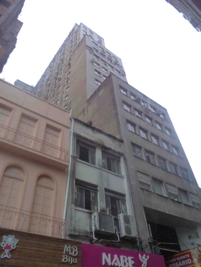Foto 3 de 4: Comercial em leilão em Porto Alegre - RS, bairro Centro — LOTE 001 SALA NA GALERIA DO ROSÁRIO NO BAIRRO CENTRO