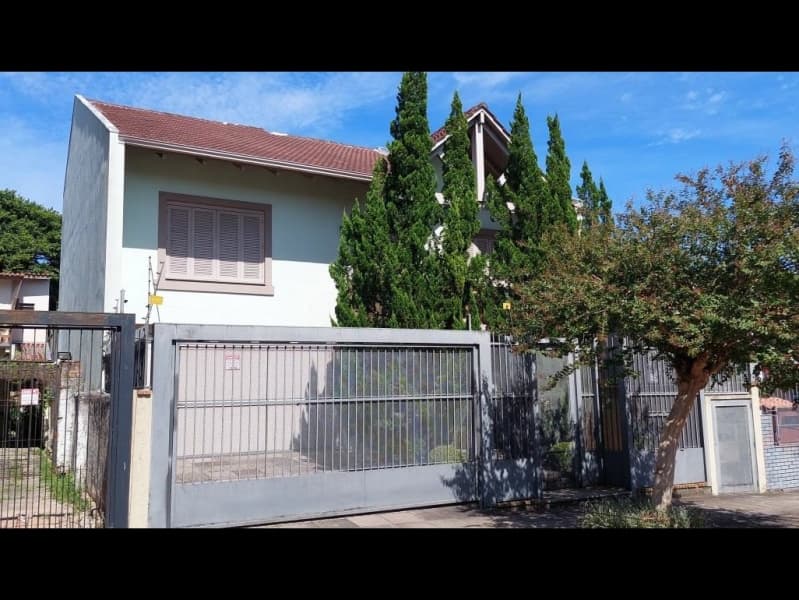 Foto 1 de 25: Casa em leilão em Porto Alegre - RS, bairro Teresópolis — LOTE 001 EXCELENTE CASA NO BAIRRO TERESÓPOLIS