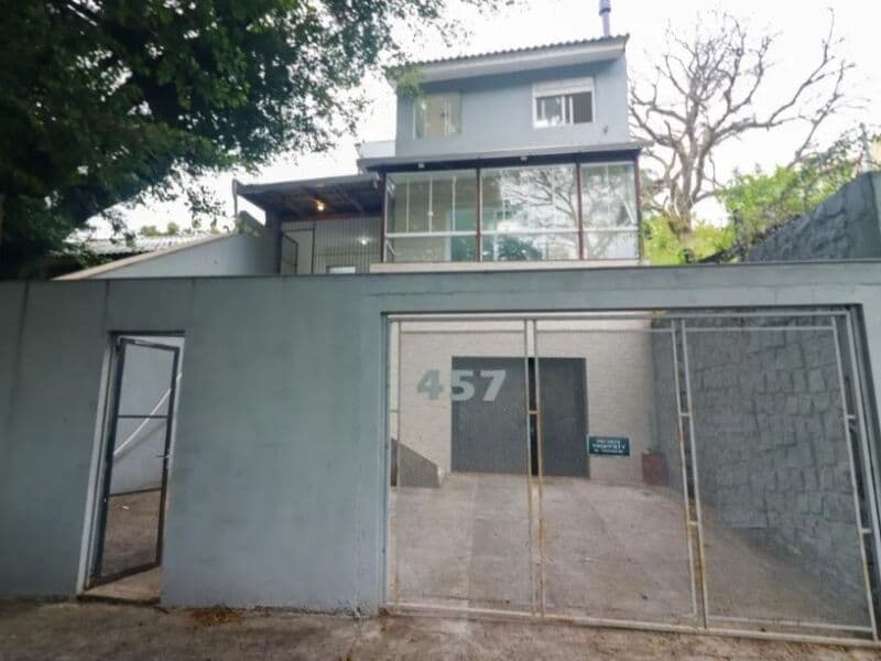 Foto 1 de 26: Casa em leilão em Porto Alegre - RS, bairro Cristal — LOTE 001 CASA (DESOCUPADA) NA AVENIDA PINHEIRO BORDA (PRÓXIMA AO PONTAL SHOPPING)