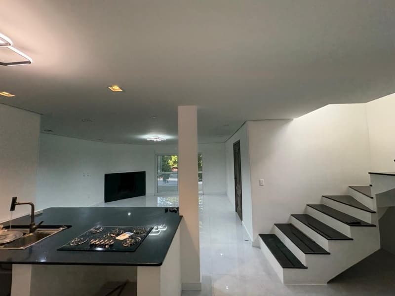 Foto 2 de 26: Casa em leilão em Porto Alegre - RS, bairro Cristal — LOTE 001 CASA (DESOCUPADA) NA AVENIDA PINHEIRO BORDA (PRÓXIMA AO PONTAL SHOPPING)