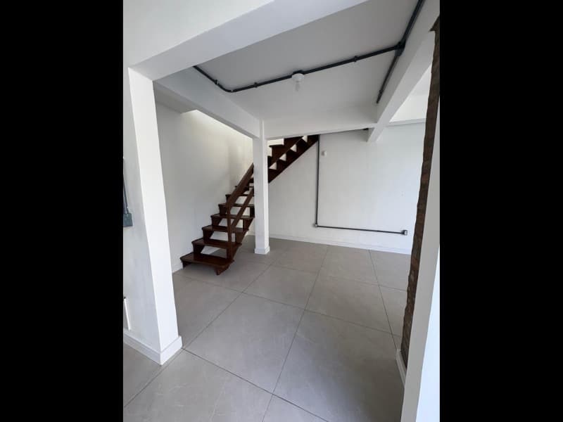 Foto 10 de 26: Casa em leilão em Porto Alegre - RS, bairro Cristal — LOTE 001 CASA (DESOCUPADA) NA AVENIDA PINHEIRO BORDA (PRÓXIMA AO PONTAL SHOPPING)