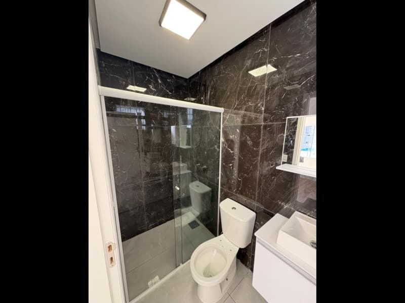 Foto 19 de 26: Casa em leilão em Porto Alegre - RS, bairro Cristal — LOTE 001 CASA (DESOCUPADA) NA AVENIDA PINHEIRO BORDA (PRÓXIMA AO PONTAL SHOPPING)