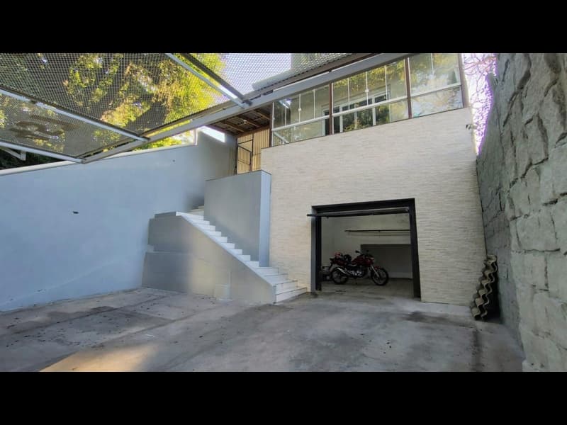 Foto 20 de 26: Casa em leilão em Porto Alegre - RS, bairro Cristal — LOTE 001 CASA (DESOCUPADA) NA AVENIDA PINHEIRO BORDA (PRÓXIMA AO PONTAL SHOPPING)