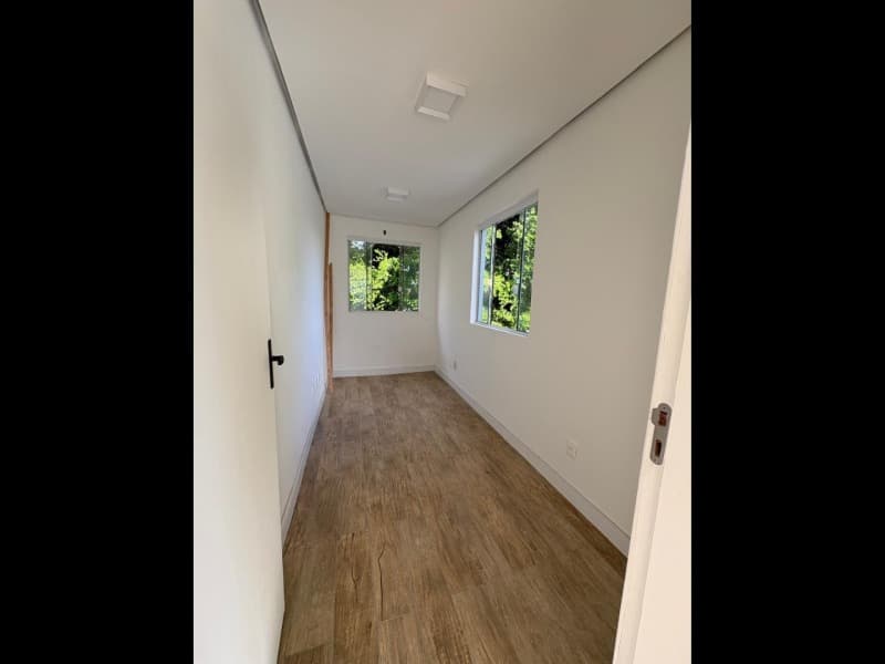 Foto 23 de 26: Casa em leilão em Porto Alegre - RS, bairro Cristal — LOTE 001 CASA (DESOCUPADA) NA AVENIDA PINHEIRO BORDA (PRÓXIMA AO PONTAL SHOPPING)