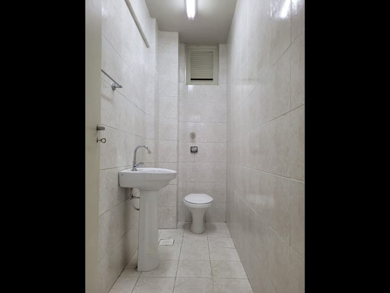 Foto 7 de 10: Comercial em leilão em Porto Alegre - RS, bairro Centro — LOTE 001 SALA (DESOCUPADA) NO EDIFÍCIO COLISEU NO BAIRRO CENTRO