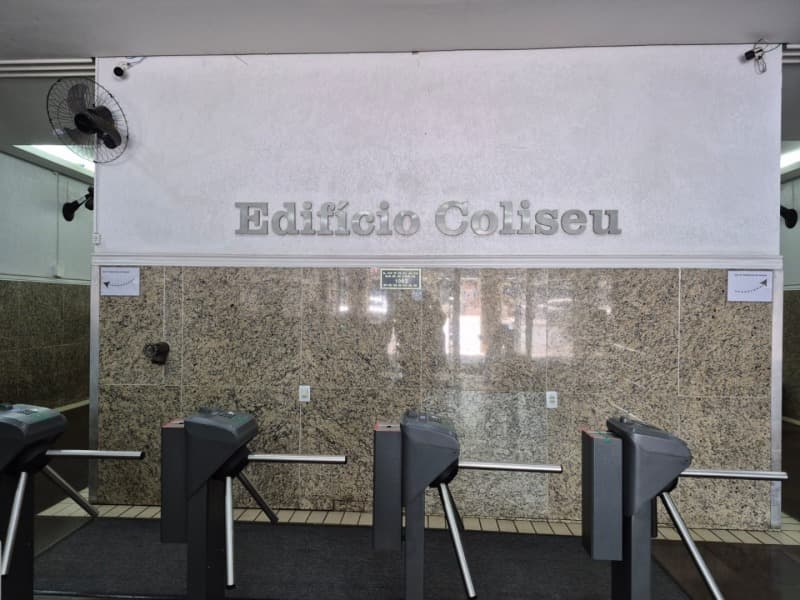 Foto 4 de 4: Comercial em leilão em Porto Alegre - RS, bairro Centro — LOTE 002 SALA (DESOCUPADA) NO EDIFÍCIO COLISEU NO BAIRRO CENTRO