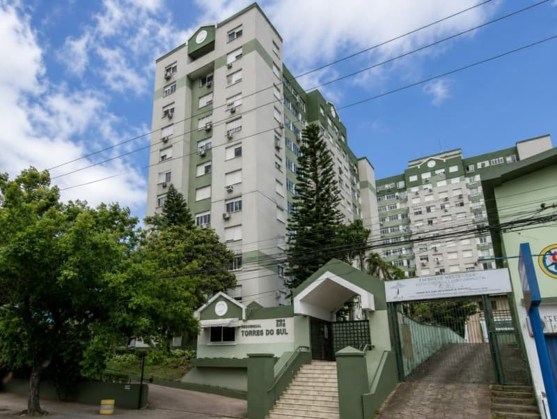 Apartamento em leilão em Porto Alegre - RS, bairro Cavalhada — LOTE 001 APARTAMENTO (DESOCUPADO) NO BAIRRO CAVALHADA EM PORTO ALEGRE/RS