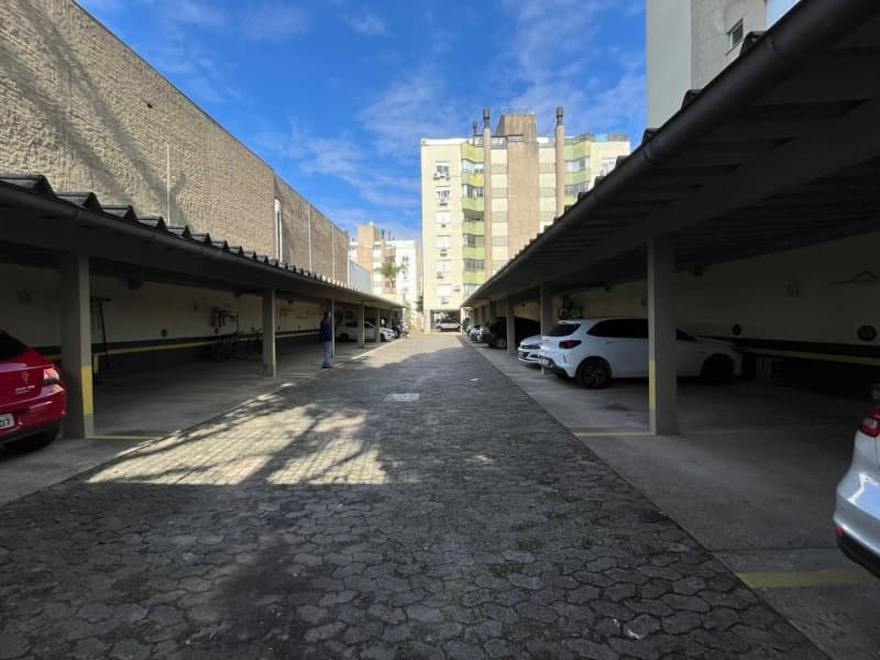 Foto 1 de 3: Vaga de Garagem em leilão em Porto Alegre - RS, bairro Cavalhada — LOTE 001 ESTACIONAMENTO COBERTO NO BAIRRO CAVALHADA