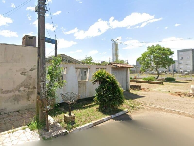 Foto 2 de 3: Casa em leilão em Canoas - RS, bairro Harmonia — LOTE 001 CASA NO BAIRRO HARMONIA EM CANOAS