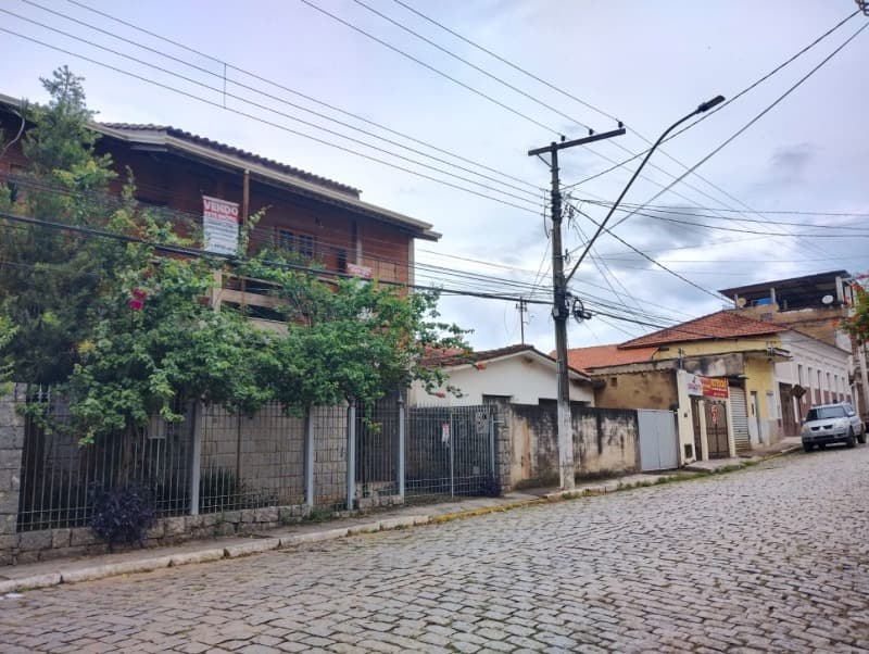 Foto 3 de 43: Casa em leilão em Itamonte - MG — LOTE 001 IMÓVEL RESIDENCIAL - AT. 330,00M², A.C. 185,93M² - ITAMONTE - MG