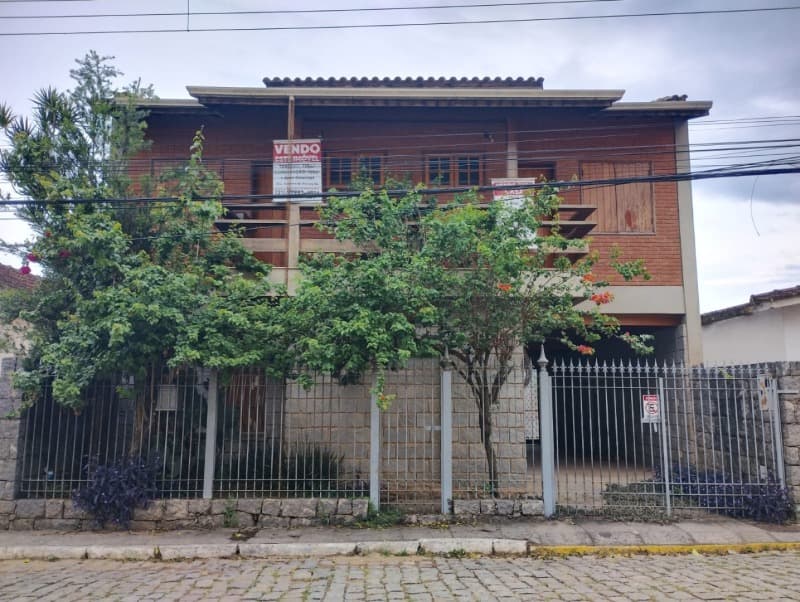 Foto 10 de 43: Casa em leilão em Itamonte - MG — LOTE 001 IMÓVEL RESIDENCIAL - AT. 330,00M², A.C. 185,93M² - ITAMONTE - MG