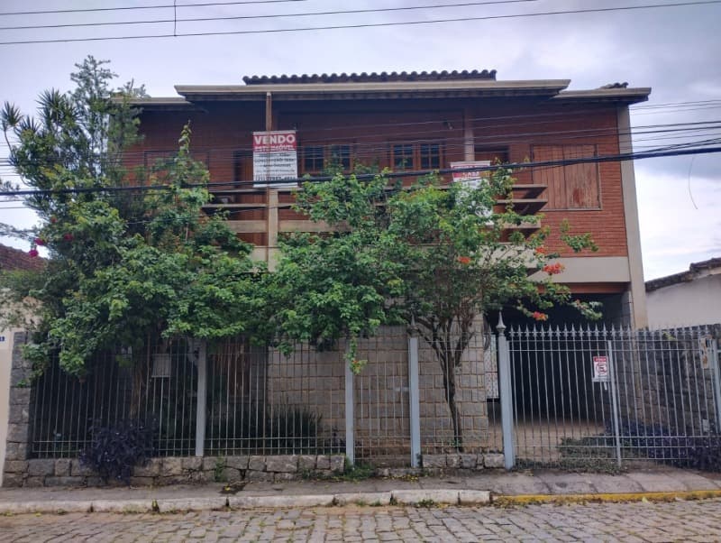 Foto 11 de 43: Casa em leilão em Itamonte - MG — LOTE 001 IMÓVEL RESIDENCIAL - AT. 330,00M², A.C. 185,93M² - ITAMONTE - MG
