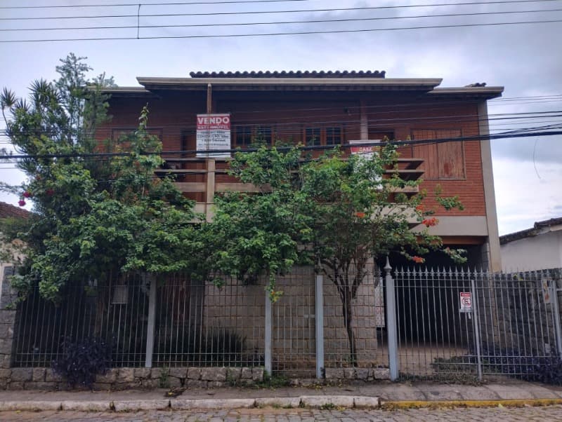 Foto 12 de 43: Casa em leilão em Itamonte - MG — LOTE 001 IMÓVEL RESIDENCIAL - AT. 330,00M², A.C. 185,93M² - ITAMONTE - MG