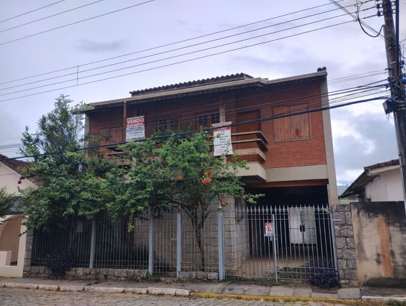 Foto 13 de 43: Casa em leilão em Itamonte - MG — LOTE 001 IMÓVEL RESIDENCIAL - AT. 330,00M², A.C. 185,93M² - ITAMONTE - MG