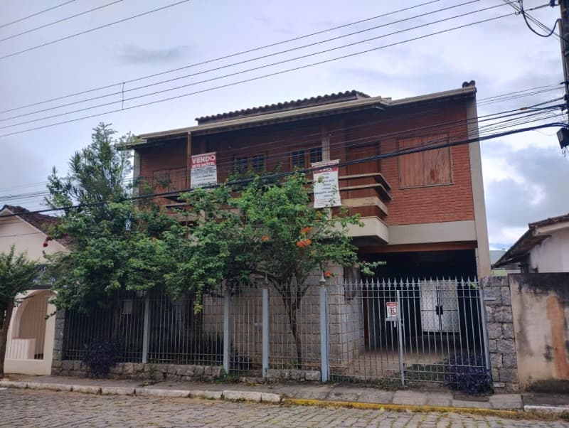 Foto 15 de 43: Casa em leilão em Itamonte - MG — LOTE 001 IMÓVEL RESIDENCIAL - AT. 330,00M², A.C. 185,93M² - ITAMONTE - MG
