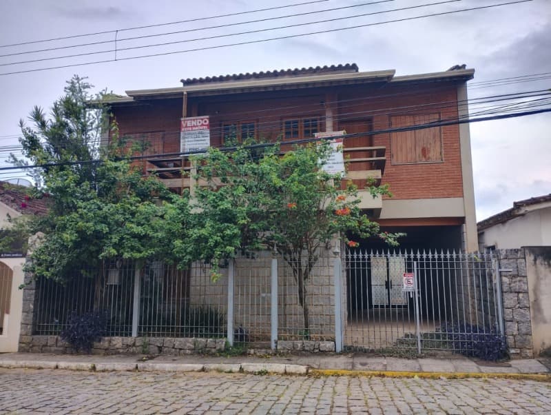Foto 16 de 43: Casa em leilão em Itamonte - MG — LOTE 001 IMÓVEL RESIDENCIAL - AT. 330,00M², A.C. 185,93M² - ITAMONTE - MG