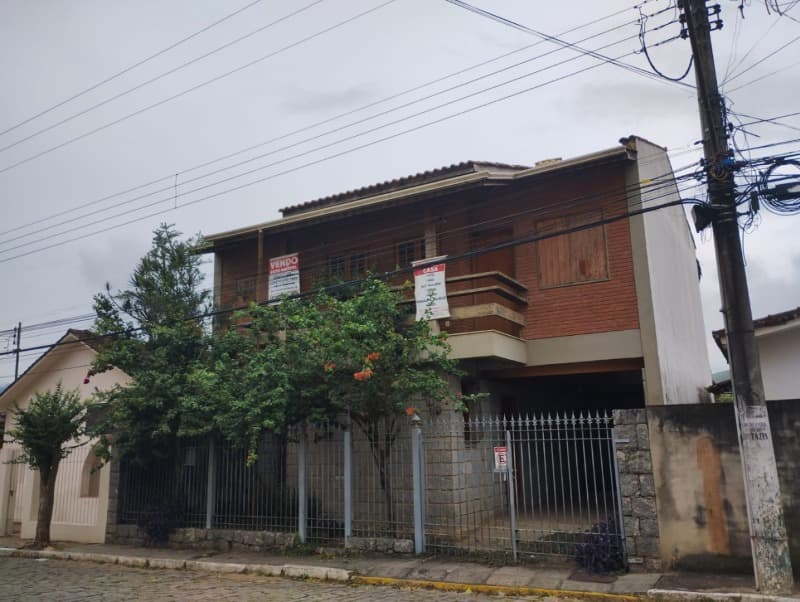 Foto 17 de 43: Casa em leilão em Itamonte - MG — LOTE 001 IMÓVEL RESIDENCIAL - AT. 330,00M², A.C. 185,93M² - ITAMONTE - MG