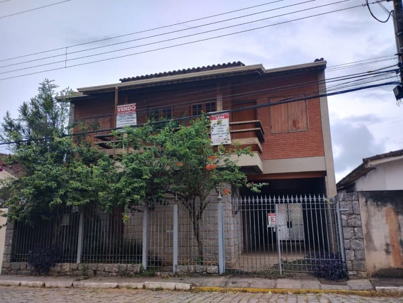 Foto 18 de 43: Casa em leilão em Itamonte - MG — LOTE 001 IMÓVEL RESIDENCIAL - AT. 330,00M², A.C. 185,93M² - ITAMONTE - MG