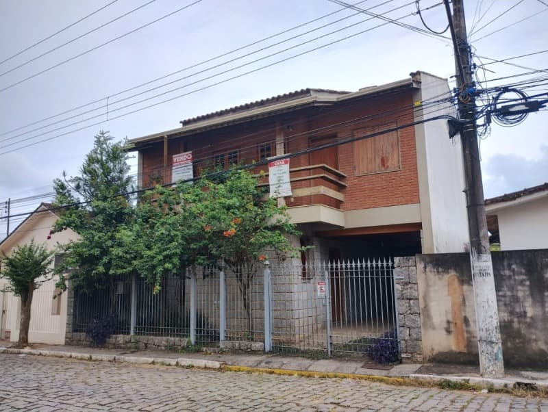 Foto 33 de 43: Casa em leilão em Itamonte - MG — LOTE 001 IMÓVEL RESIDENCIAL - AT. 330,00M², A.C. 185,93M² - ITAMONTE - MG